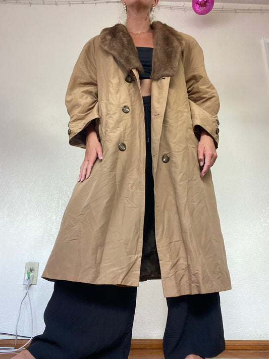 Vintage Tan Trench Coat with Fur Lining – Size Large