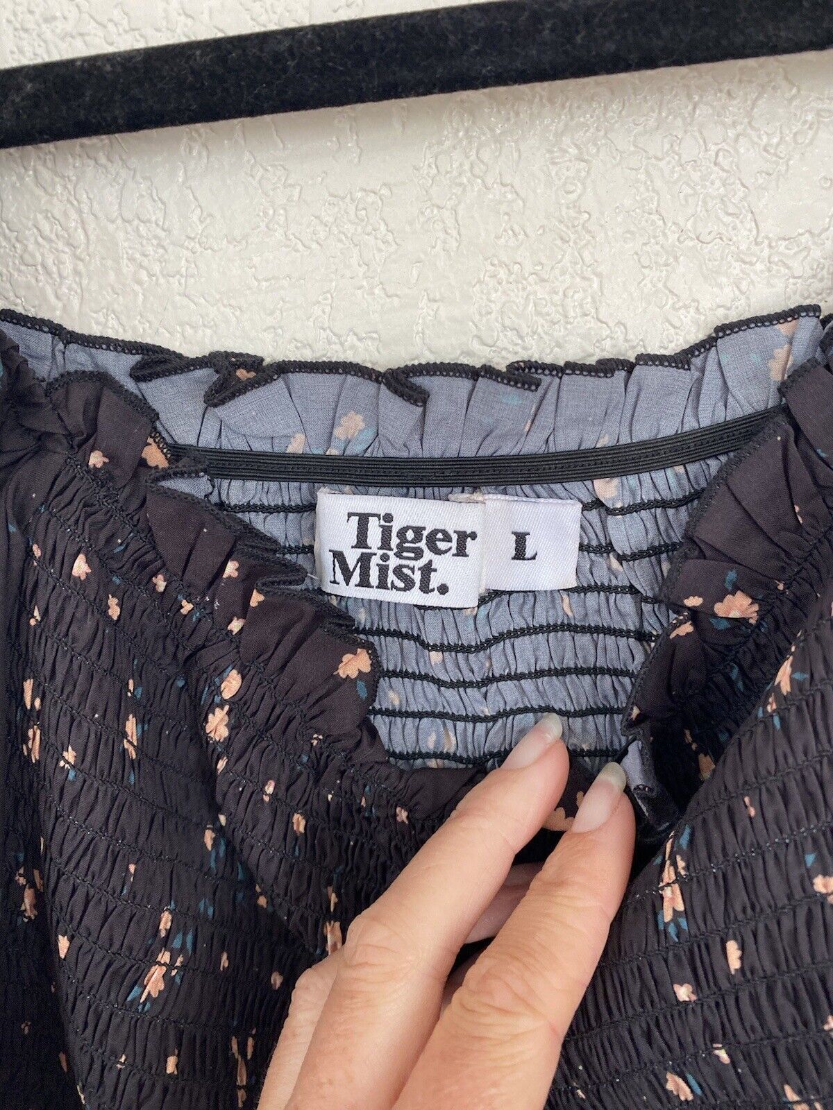 Black Princess Puff Sleeve Shirt - Tiger Mist - Women’s Large # 2638