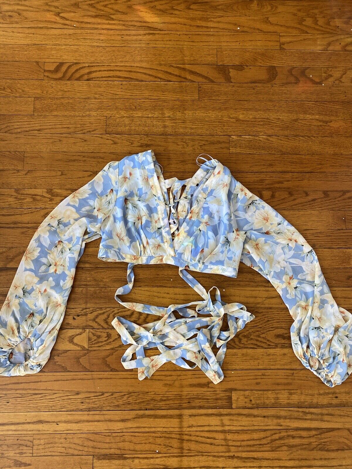 Floral Crop Long Sleeve Shirt - Unbranded - Women’s Small # 2632