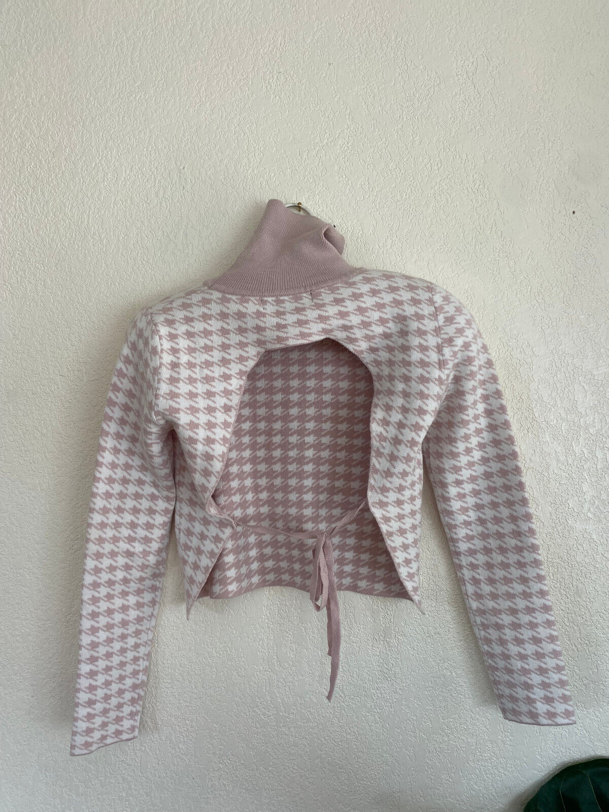 Pink Houndstooth Backless Sweater - Coco and Shay - Size Small