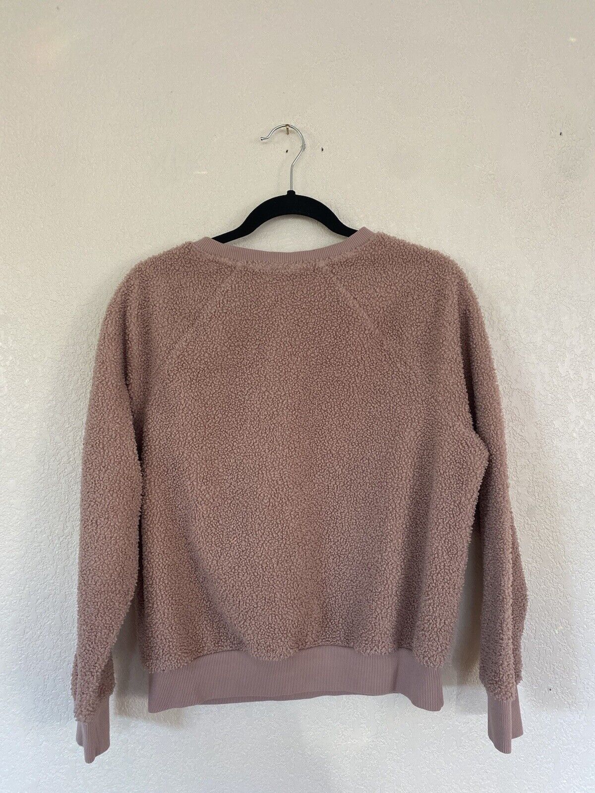 Fuzzy Pink Sweatshirt - Unbranded - Women's Medium # 2151